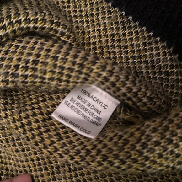 Soft Pattern Sweater - Picture 3 of 3